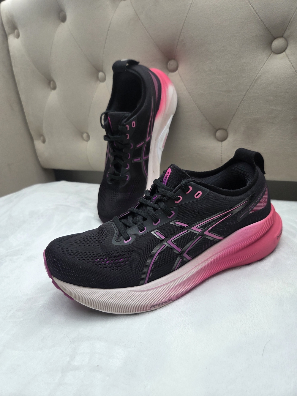 ASICS GEL-Kayano 31 Women’s 10.5 Black Pink Running Shoes 1012B670